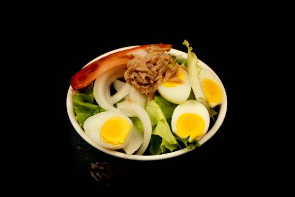 ENSALADA DE HUEVO CODORNIZ